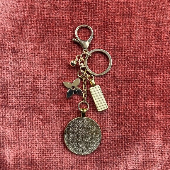RUSTIC CLOVER Bag Charm Brown Black and Gold Tone - Picture 7 of 9